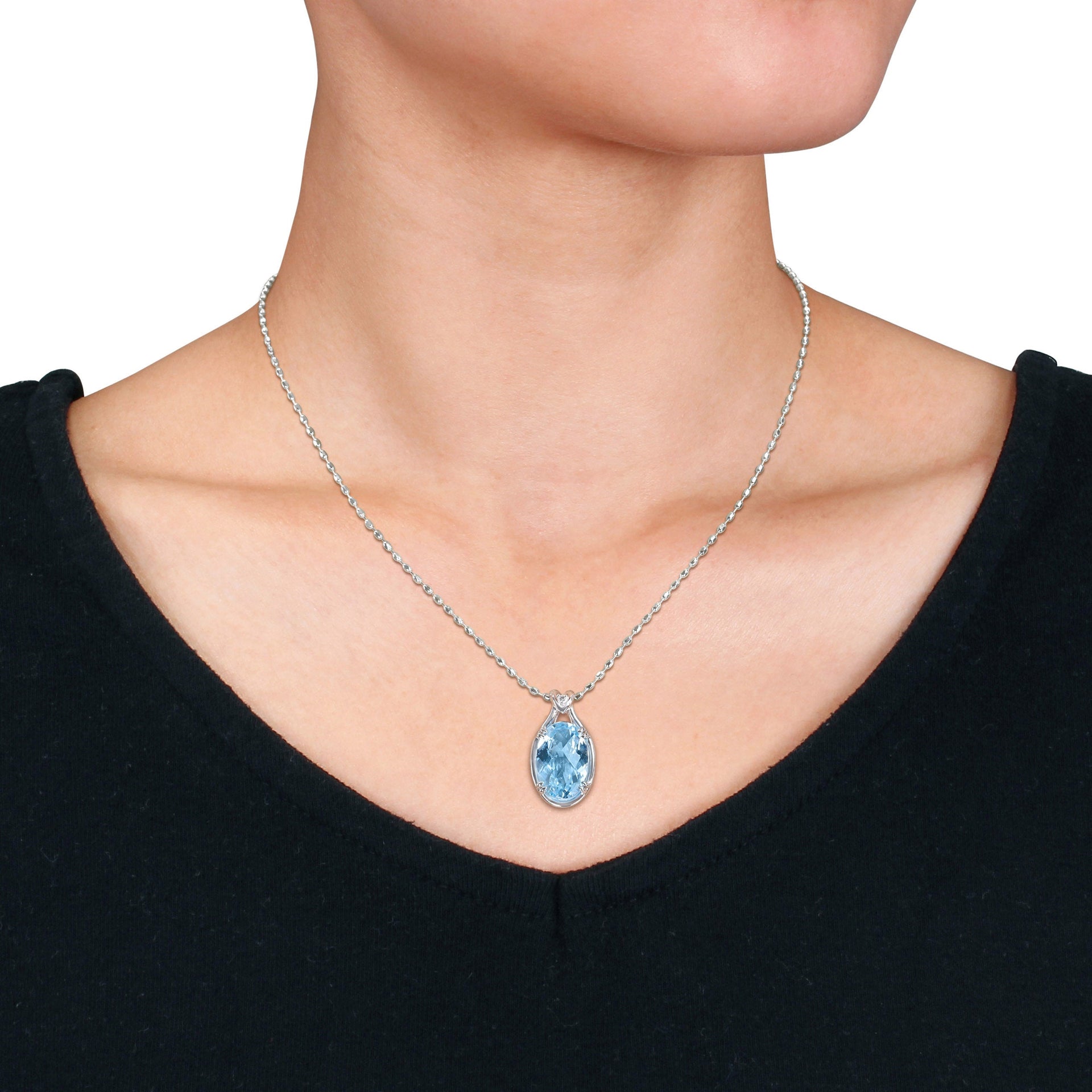 Mimi & Max Womens 13 1/2ct TGW Oval Checkerboard-Cut Sky Blue Topaz and White Topaz Solitaire Necklace in Sterling Silver