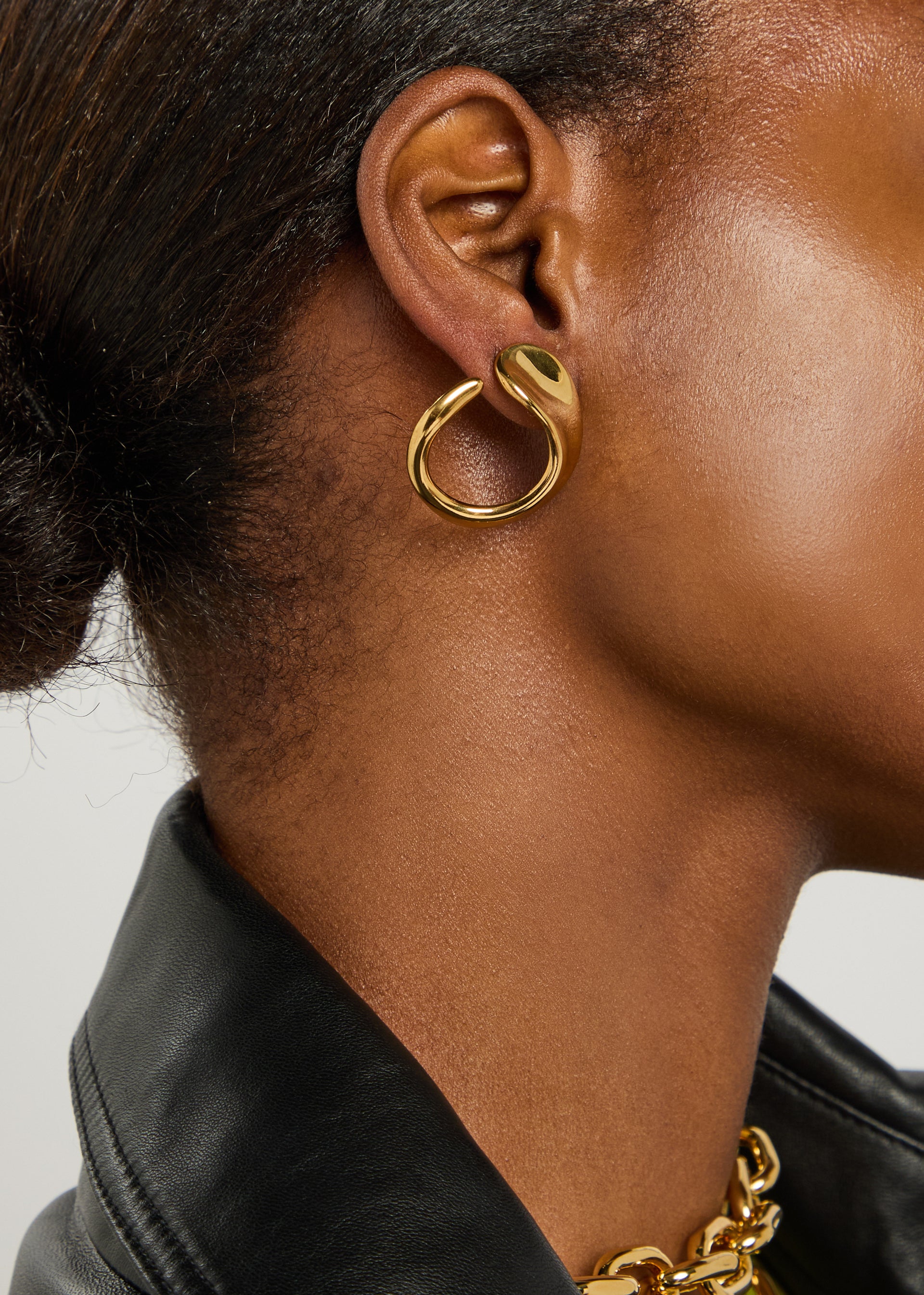 Marta sculpted hoop earrings