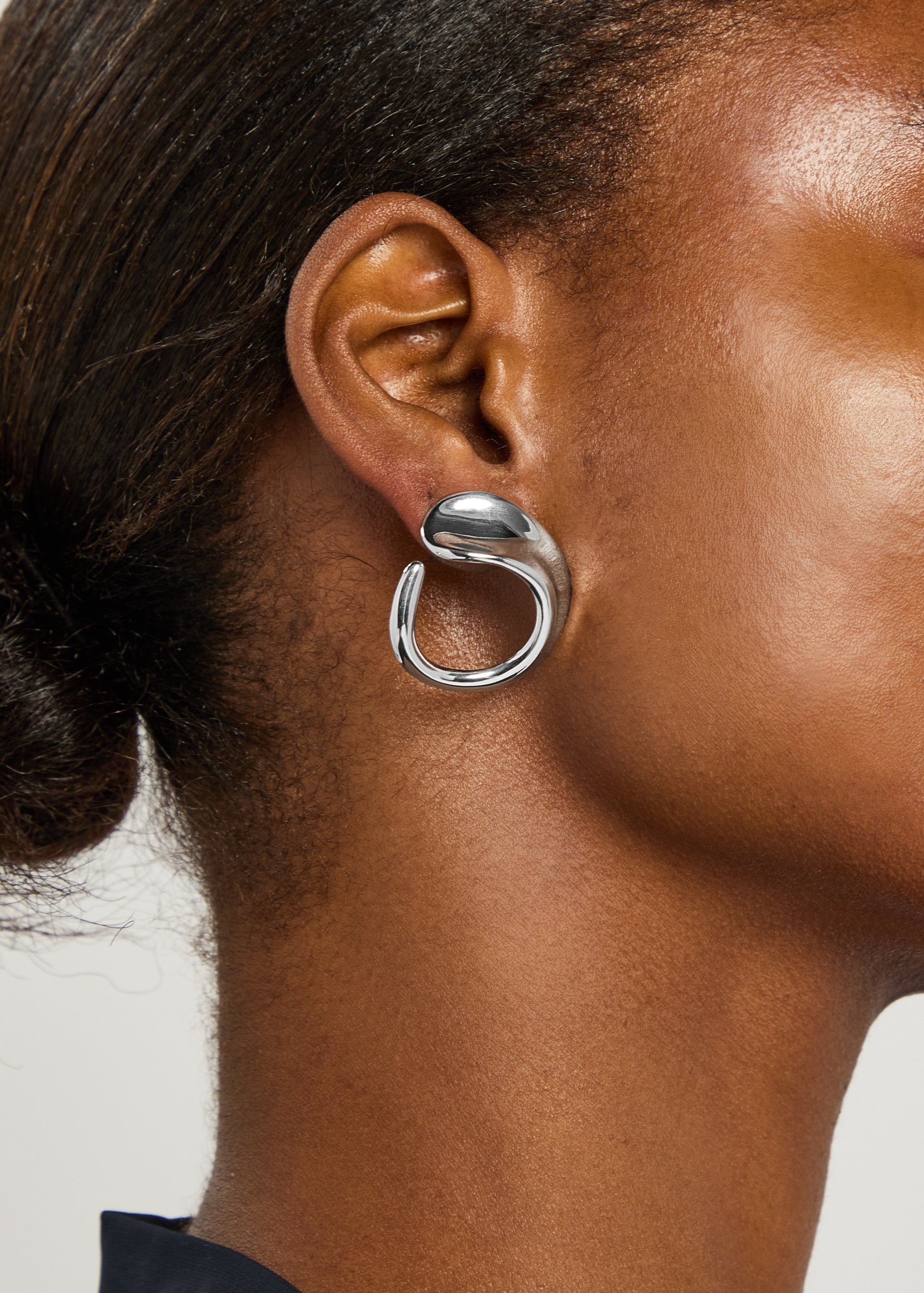 Marta sculpted hoop earrings
