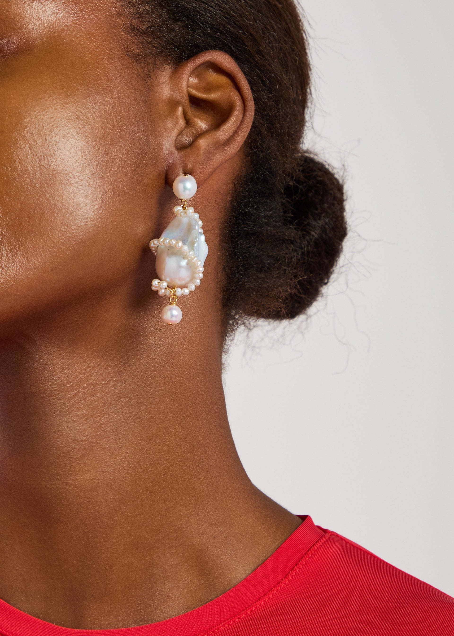 Carvings pearl-embellished 18kt gold vermeil drop earrings