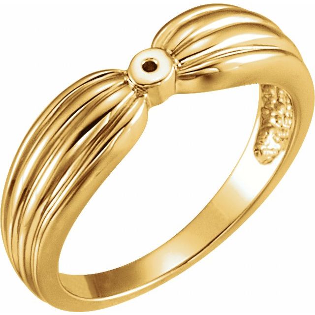 Round-Cut Diamond Ring in 18K Yellow Gold