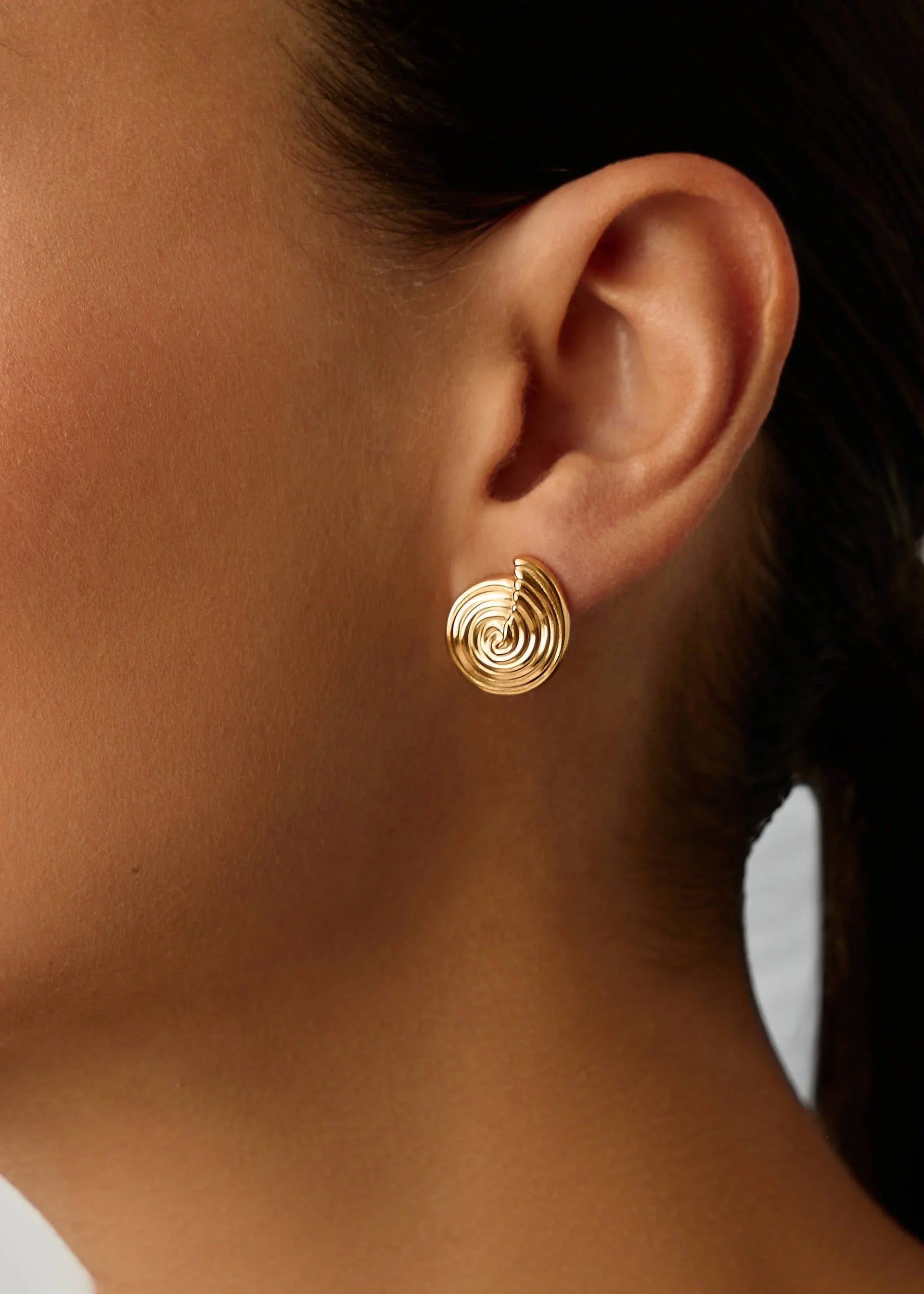 Spiral small stud earrings
