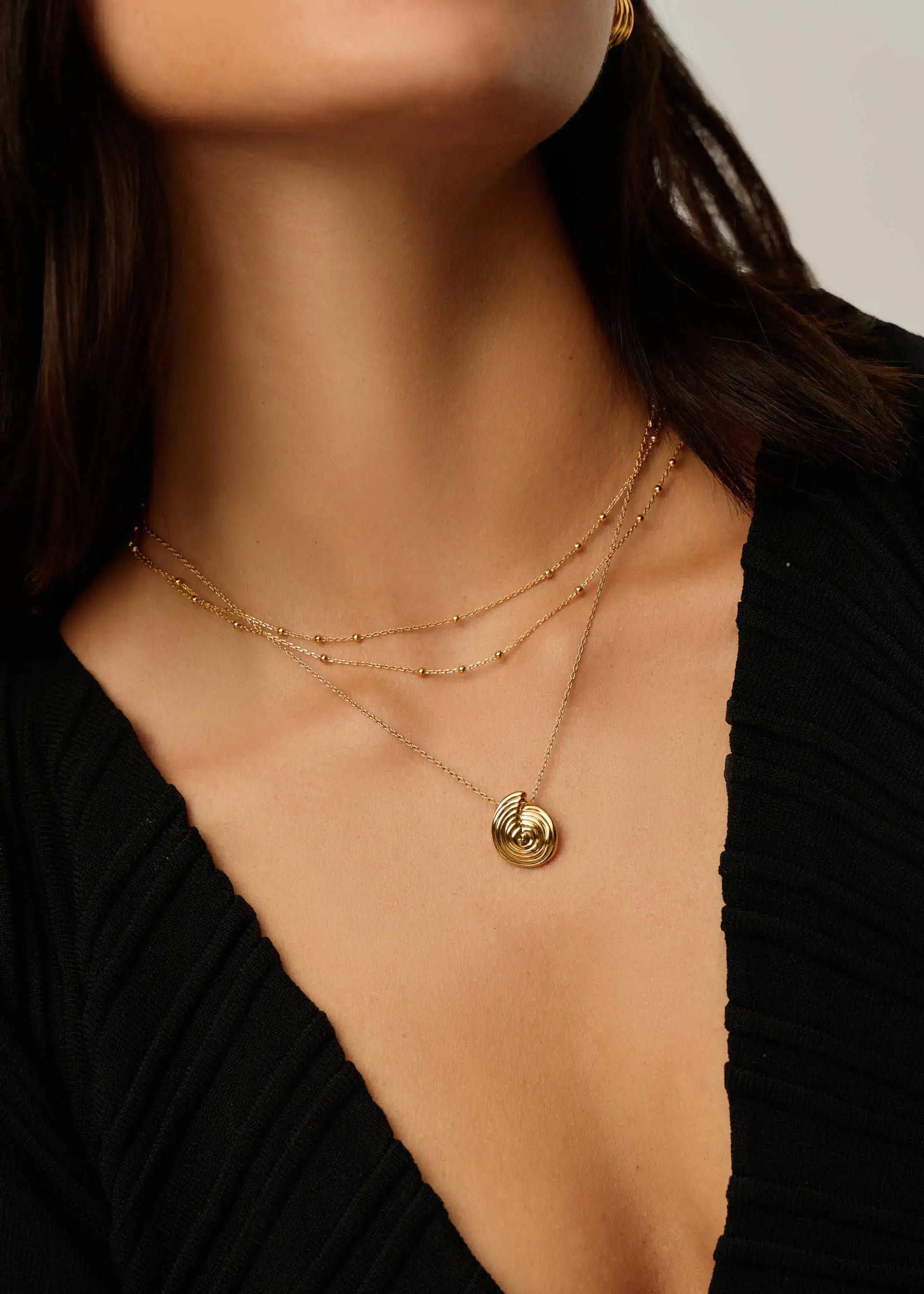 Spiral mini pendant necklace