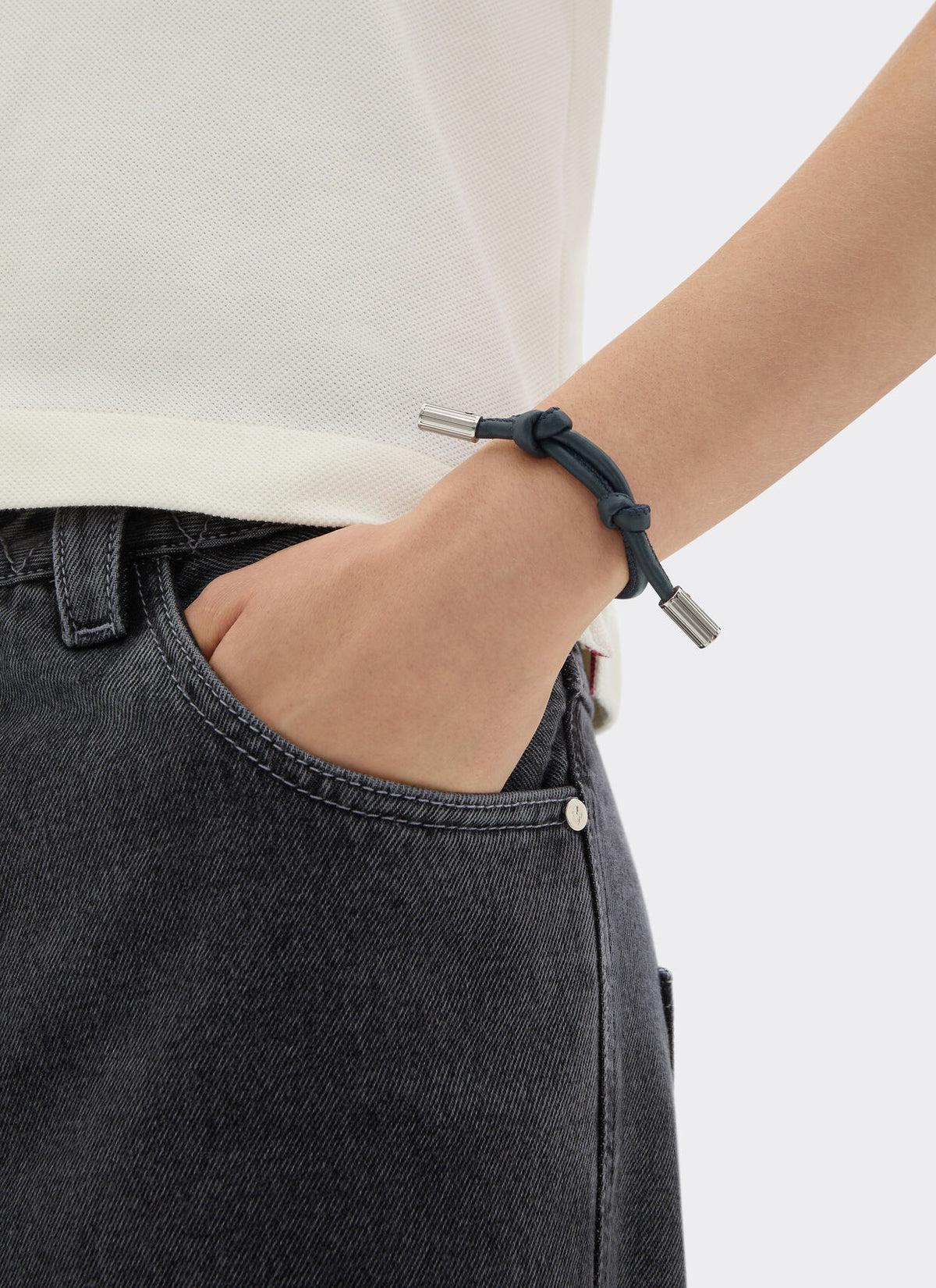 Tubular leather bracelet with engraved Prancing Horse