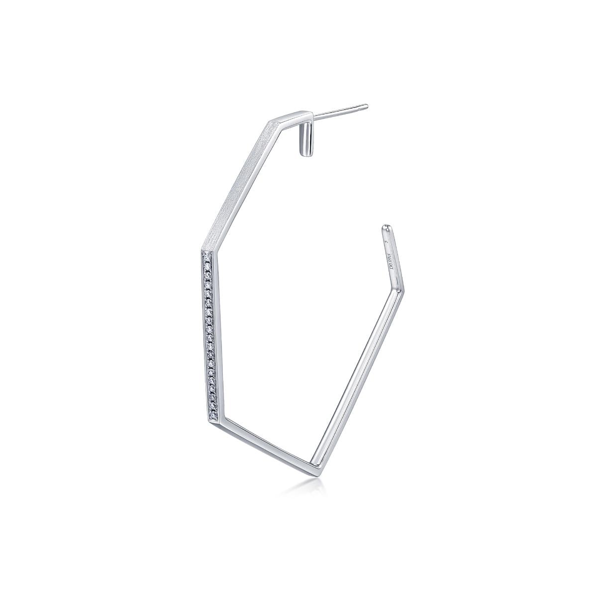 m-white-gold-diamond-single-right-hoop-earring-chow-sang-sang
