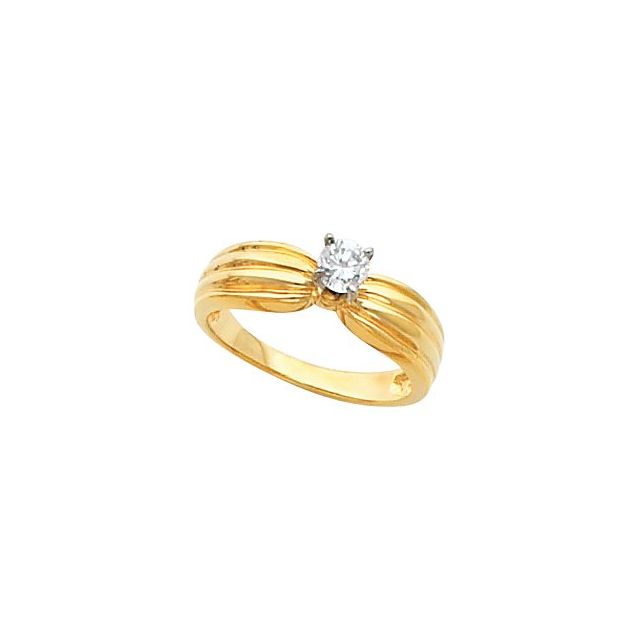Round-Cut Diamond Ring in 18K Yellow Gold