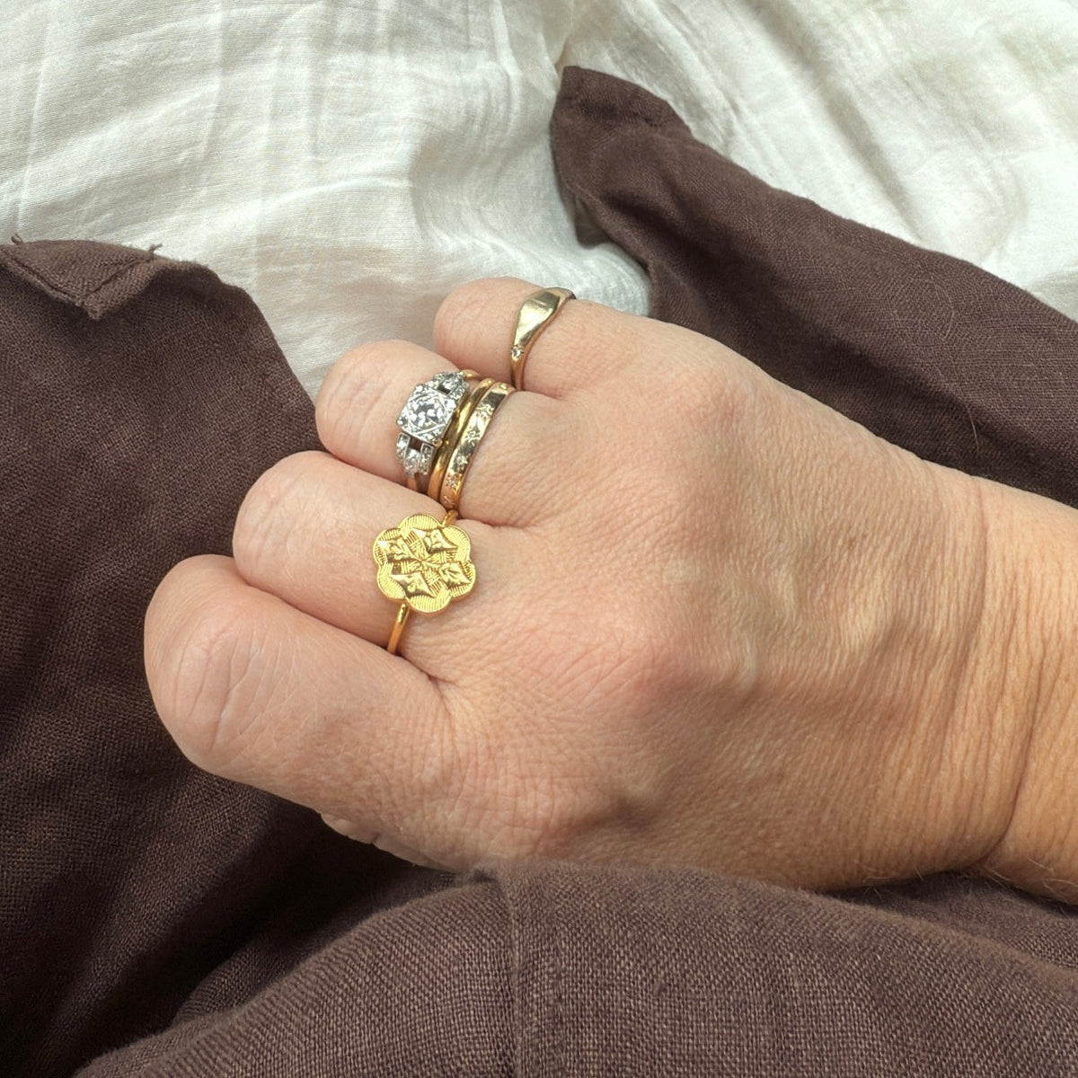 Icon Vintage Crest Ring