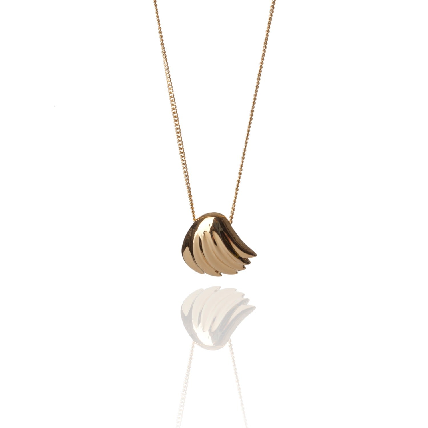 Dark Paradise Yellow Gold Shell Pendant