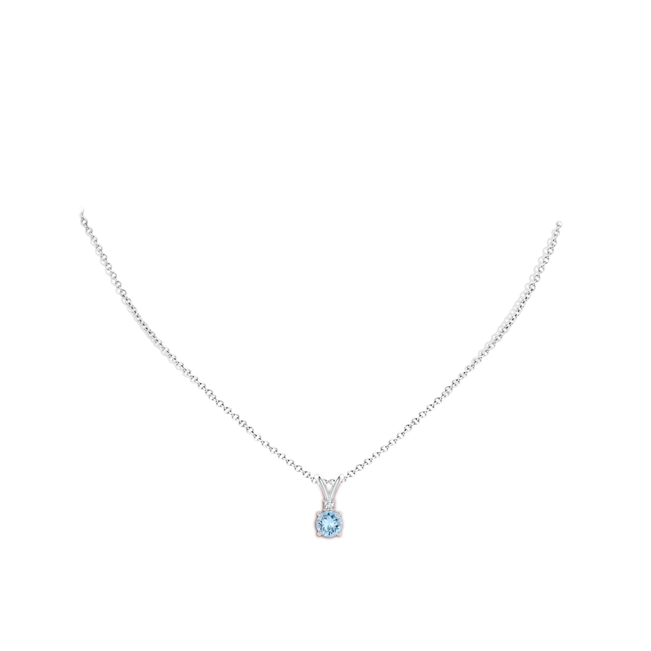 Round Aquamarine Solitaire V-Bale Pendant with Diamond