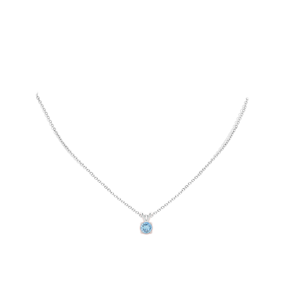 V-Bale Round Aquamarine Solitaire Pendant