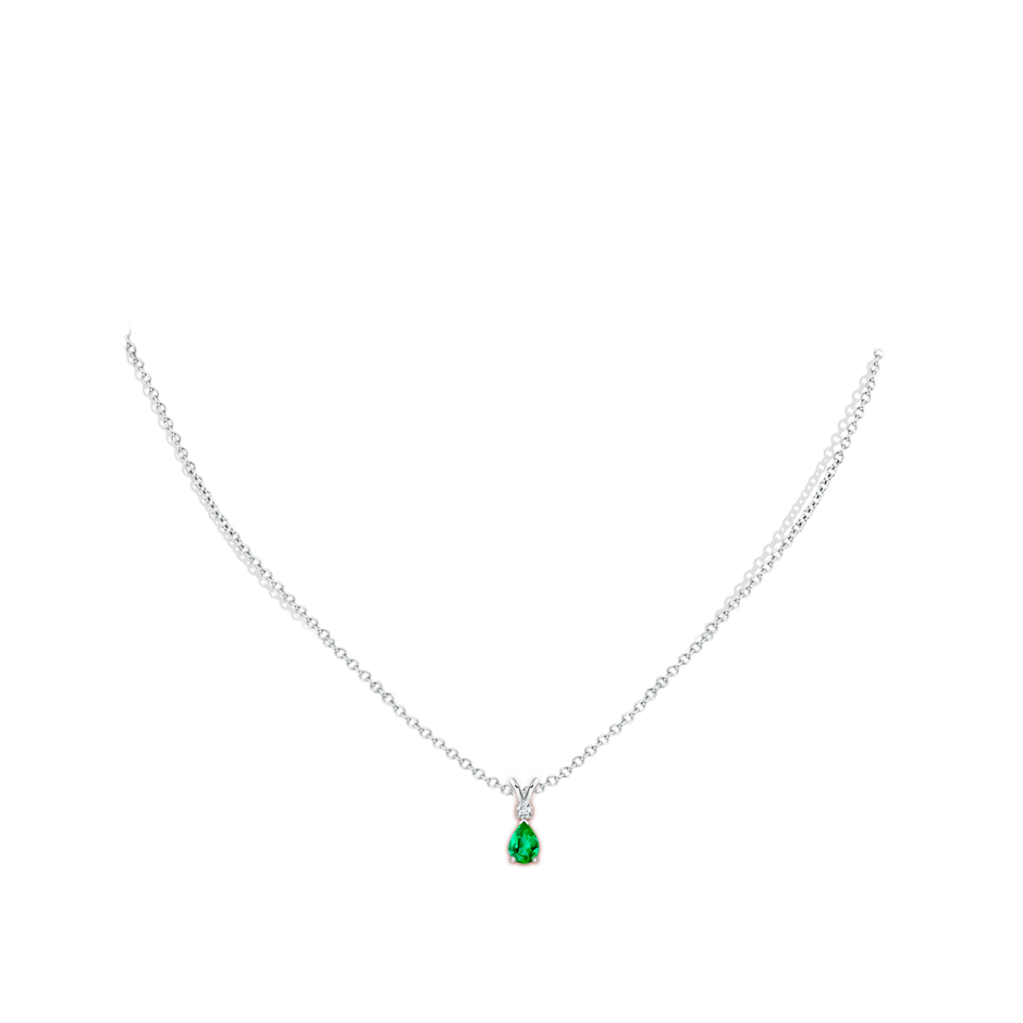 Prong-Set Emerald Teardrop V-Bale Pendant with Diamond