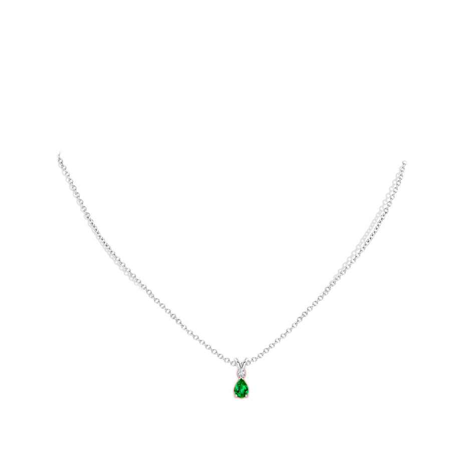 Prong-Set Emerald Teardrop V-Bale Pendant with Diamond