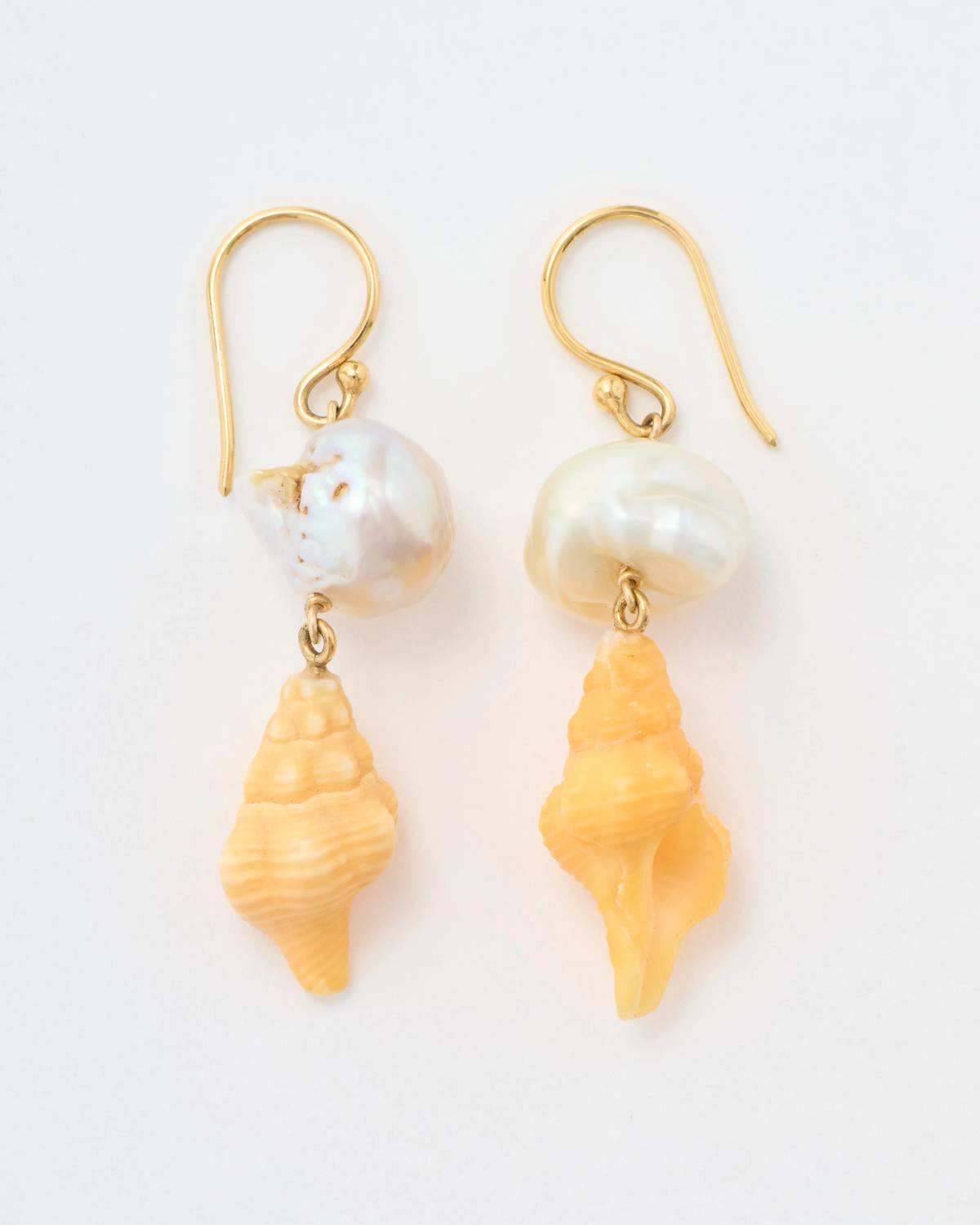 Women's Horse Conch Earrings In 14K Yellow Gold