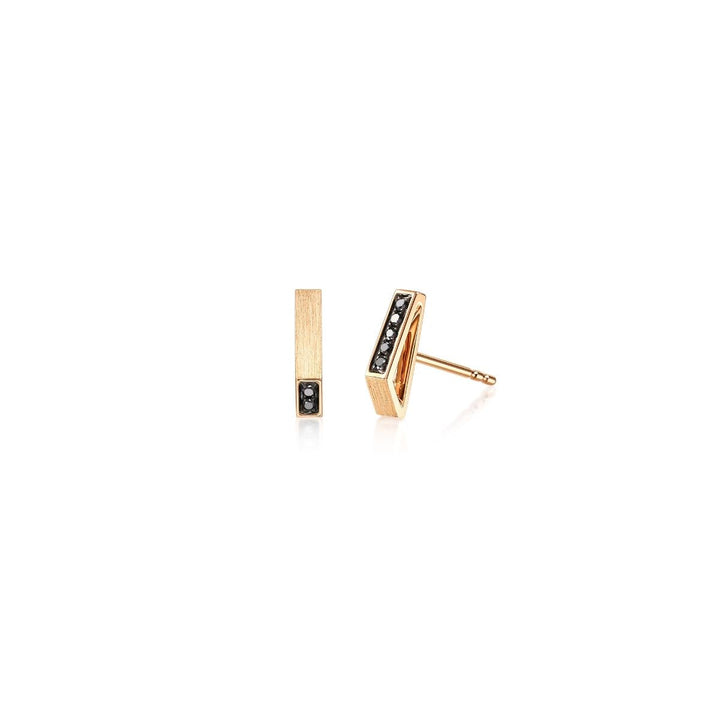 m-red-and-black-gold-black-diamond-mistmatched-earrings-chow-sang-sang