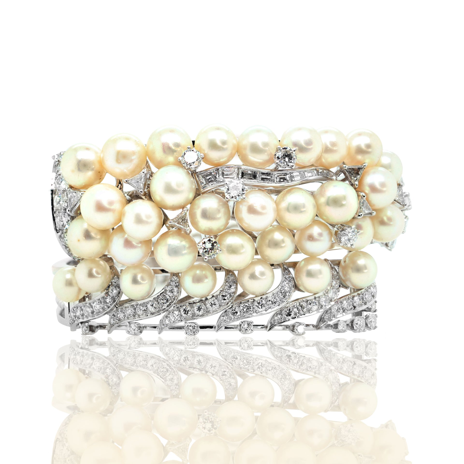 18kt white gold antique bangle