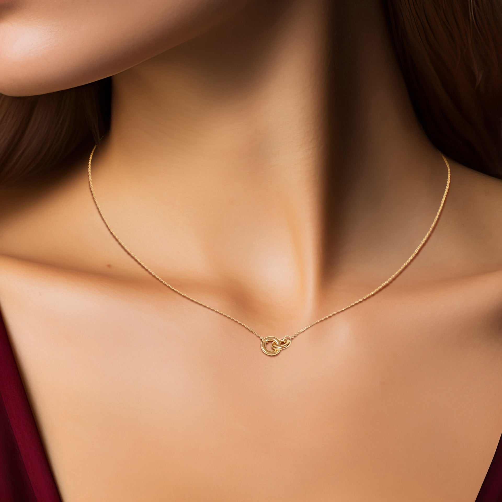 14k Yellow Gold Linked Circle Pendant Necklace