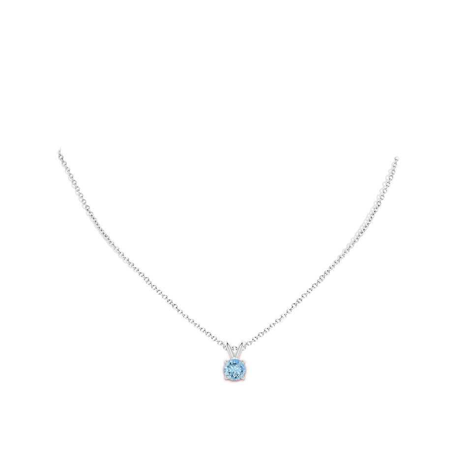 V-Bale Round Aquamarine Solitaire Pendant