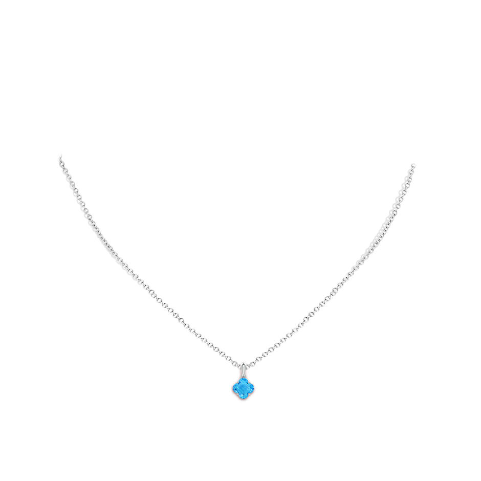 Clover-Shaped Swiss Blue Topaz Solitaire Pendant