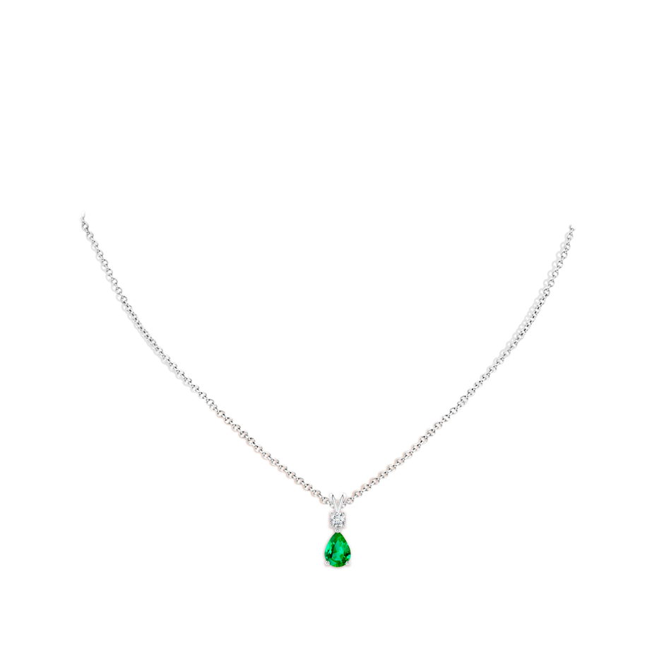 Pear-Shaped Emerald V-Bale Pendant