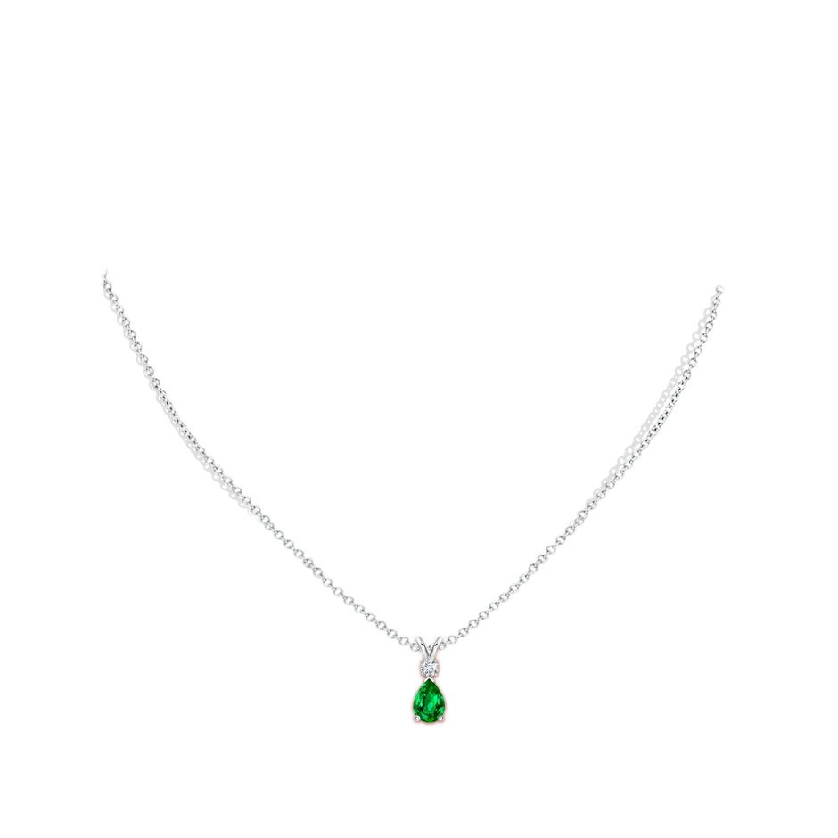 Prong-Set Emerald Teardrop V-Bale Pendant with Diamond