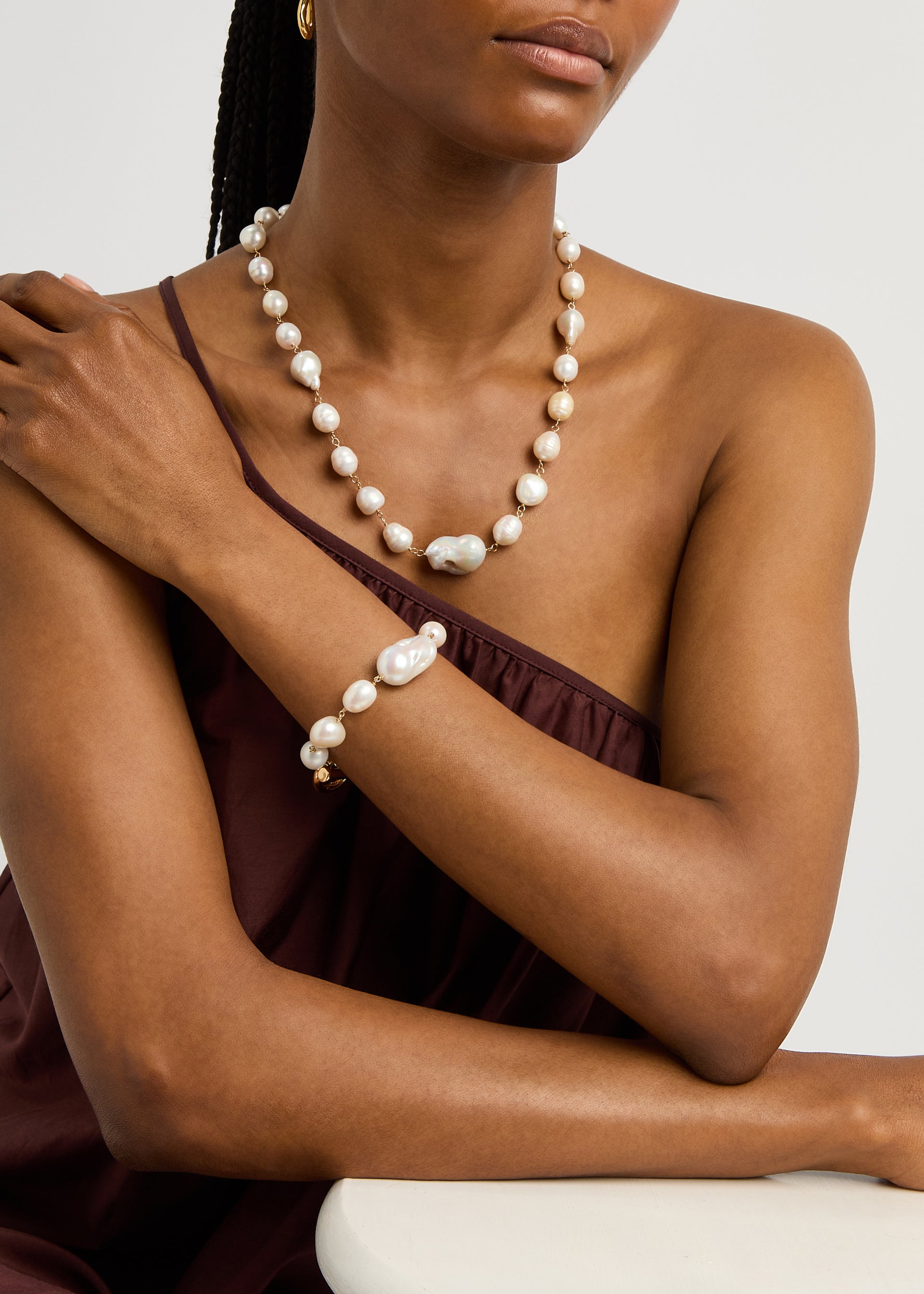 Baroque pearl-embellished necklace