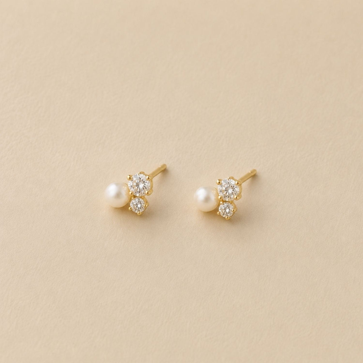 Aurora Petite Diamond & Pearl Cluster Studs