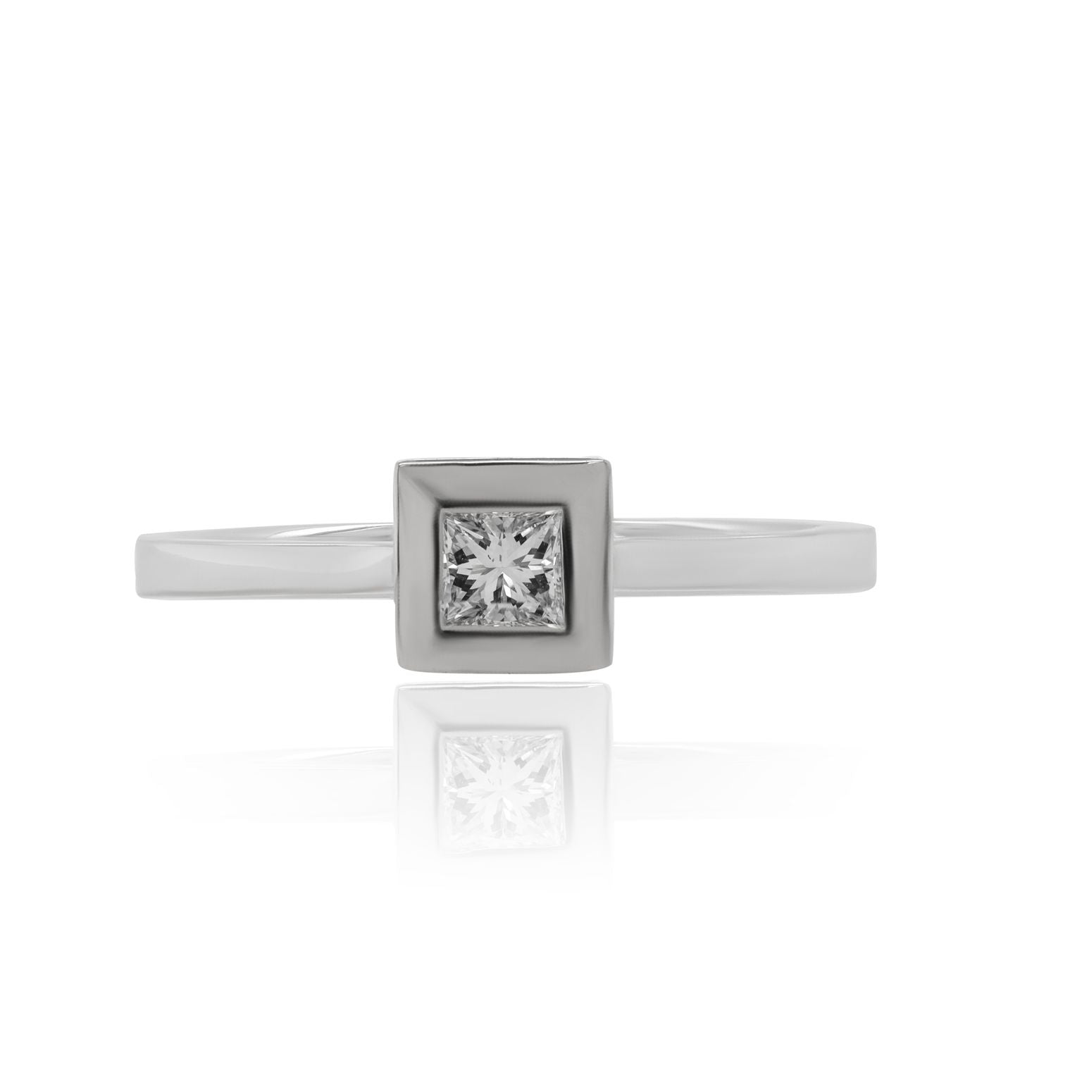 18kt white gold princess cut diamond ring containing 0.40 cts tw (GH VS SI)
