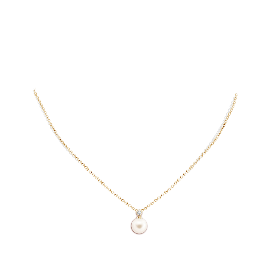Freshwater Pearl Pendant with Bezel Diamond