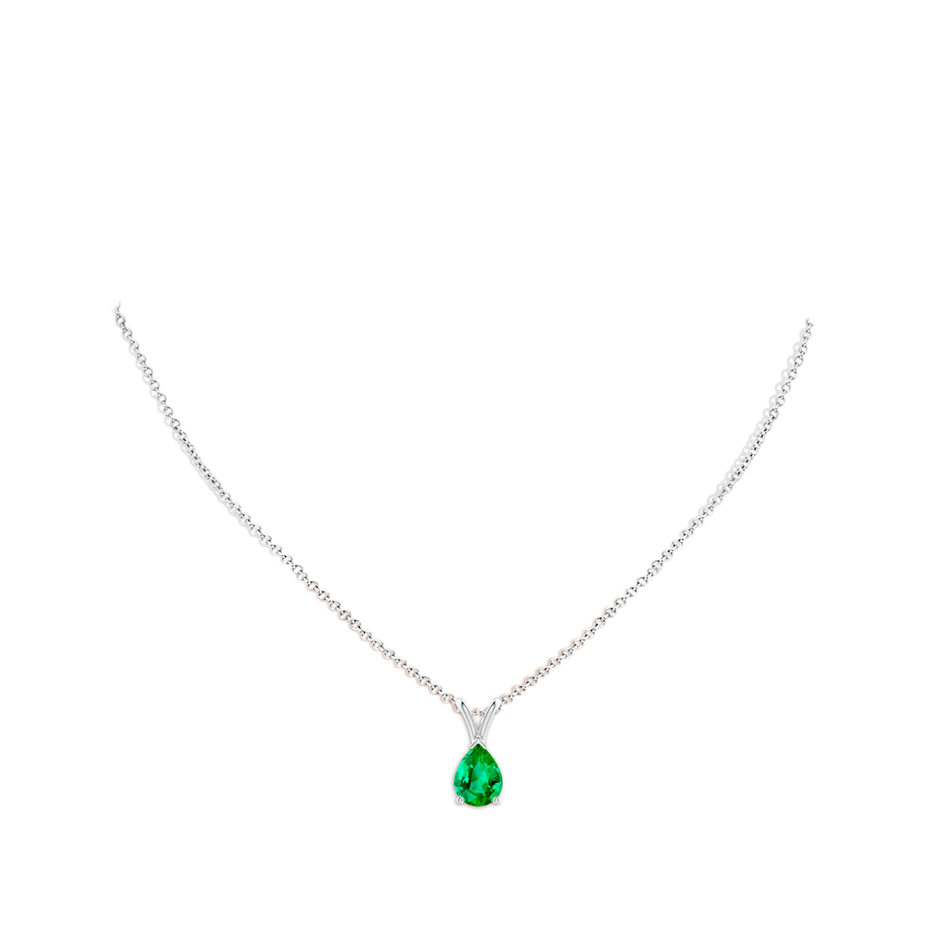 V-Bale Pear-Shaped Emerald Solitaire Pendant