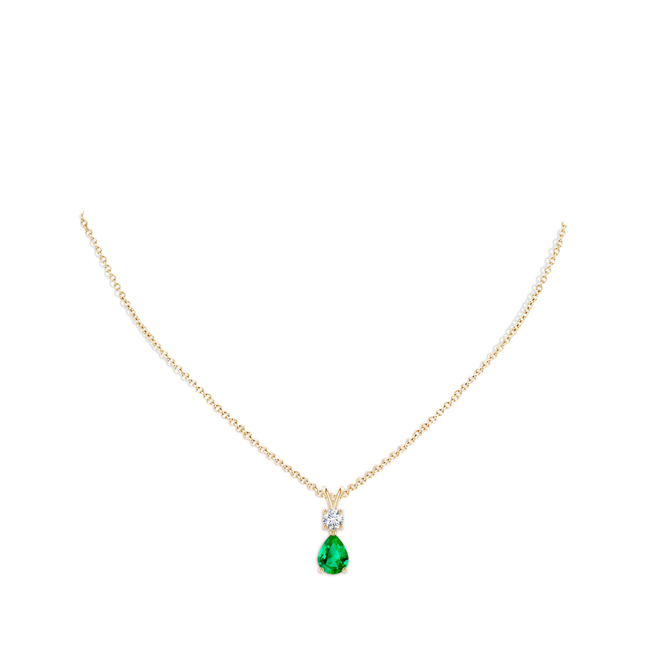 Pear-Shaped Emerald V-Bale Pendant