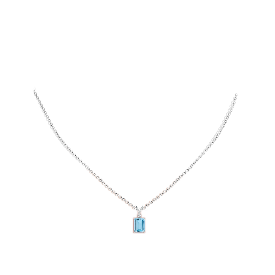 Emerald-Cut Aquamarine Solitaire Pendant with Diamond