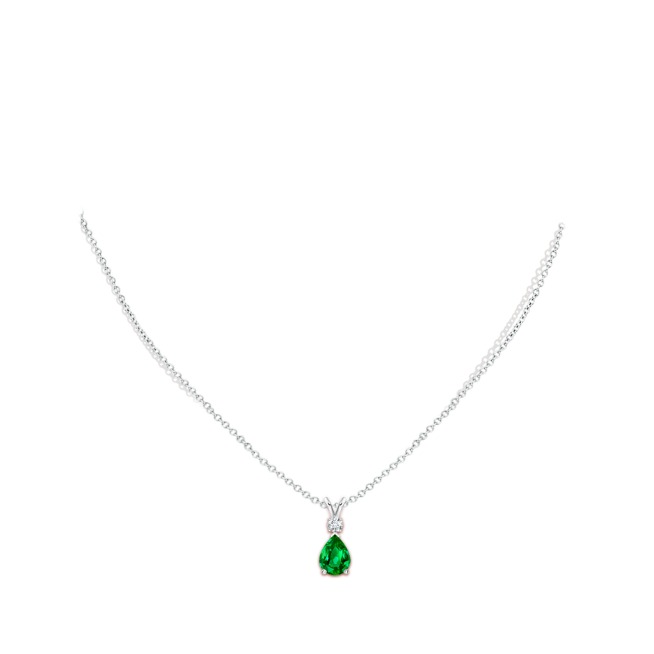Prong-Set Emerald Teardrop V-Bale Pendant with Diamond