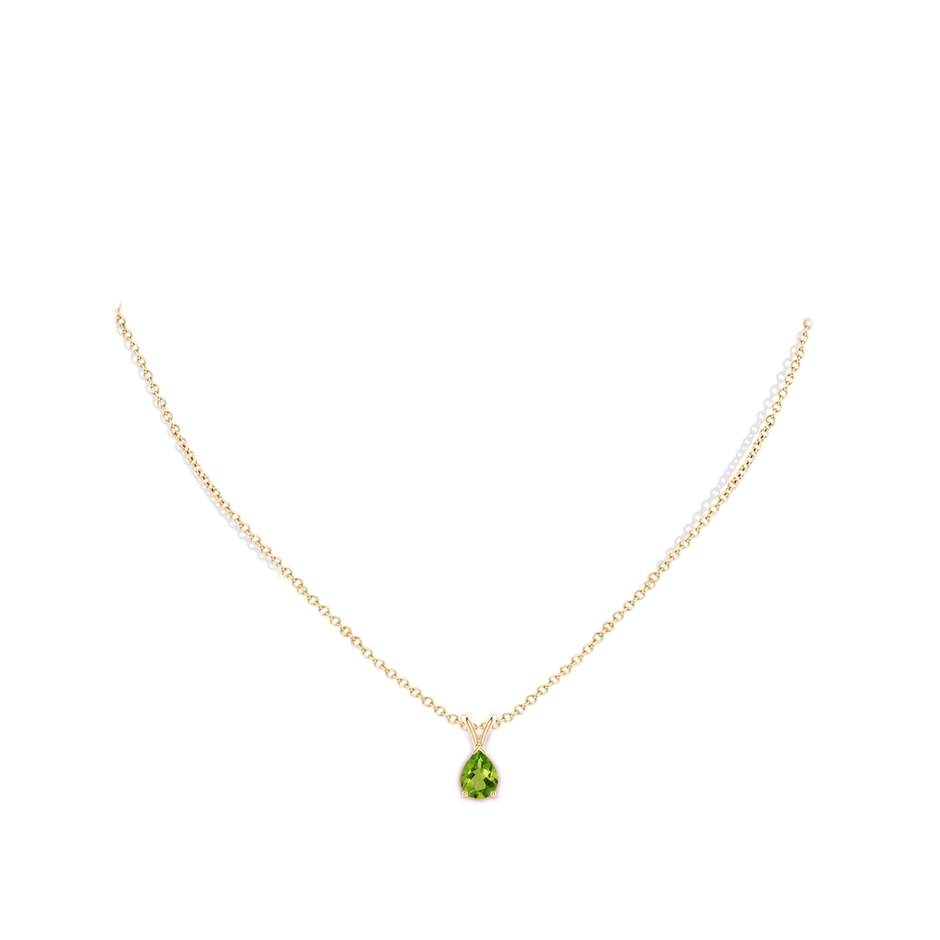 V-Bale Pear-Shaped Peridot Solitaire Pendant