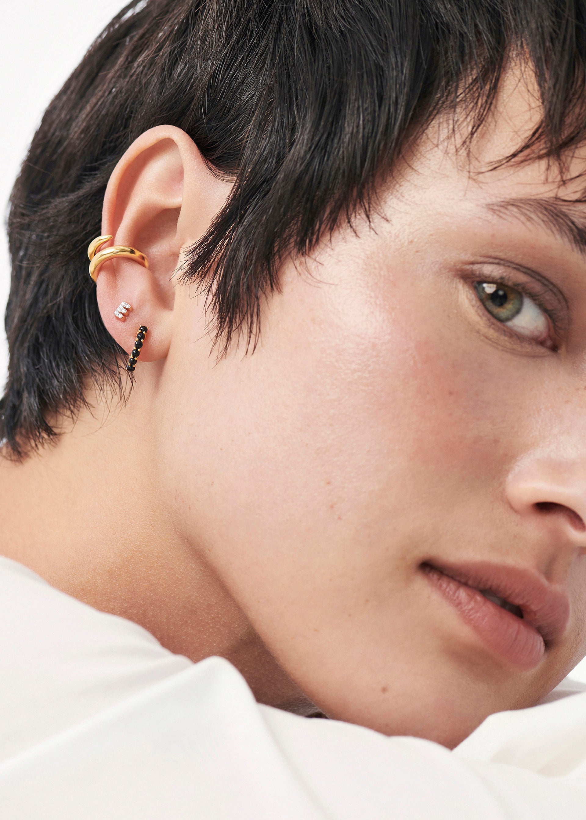 E Initial 18kt gold-plated single stud earring