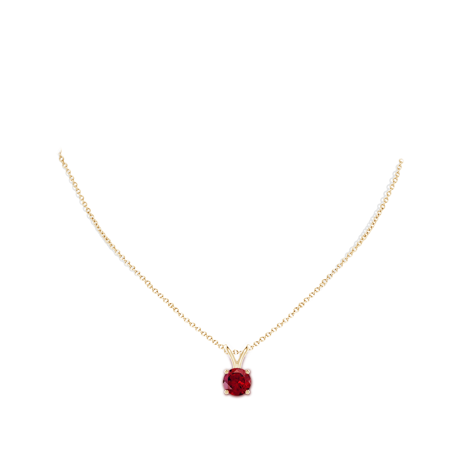 V-Bale Round Garnet Solitaire Pendant