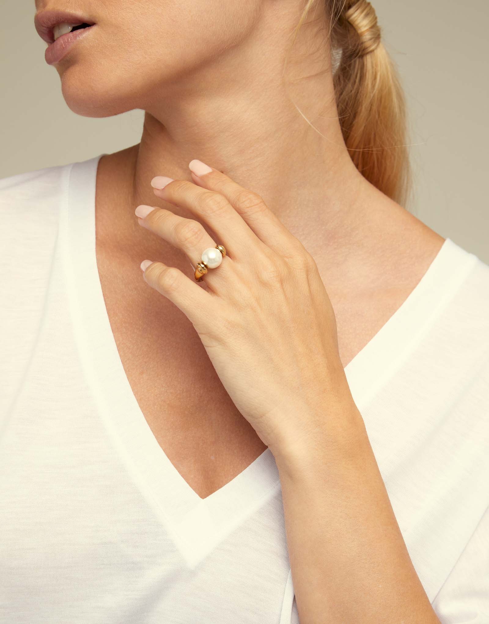 Ring with small pearl