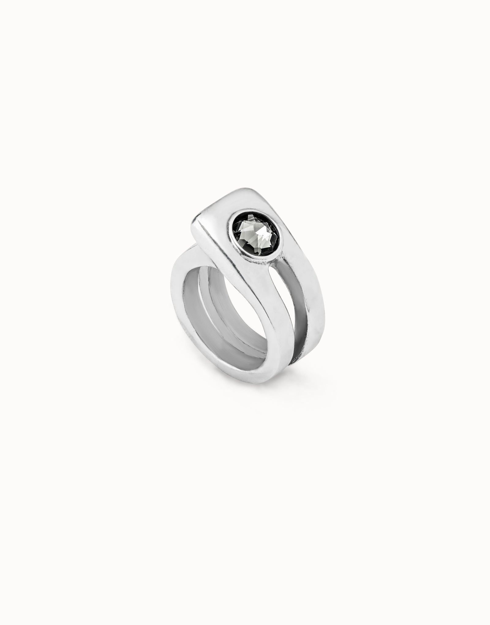 Ring with rectangular link