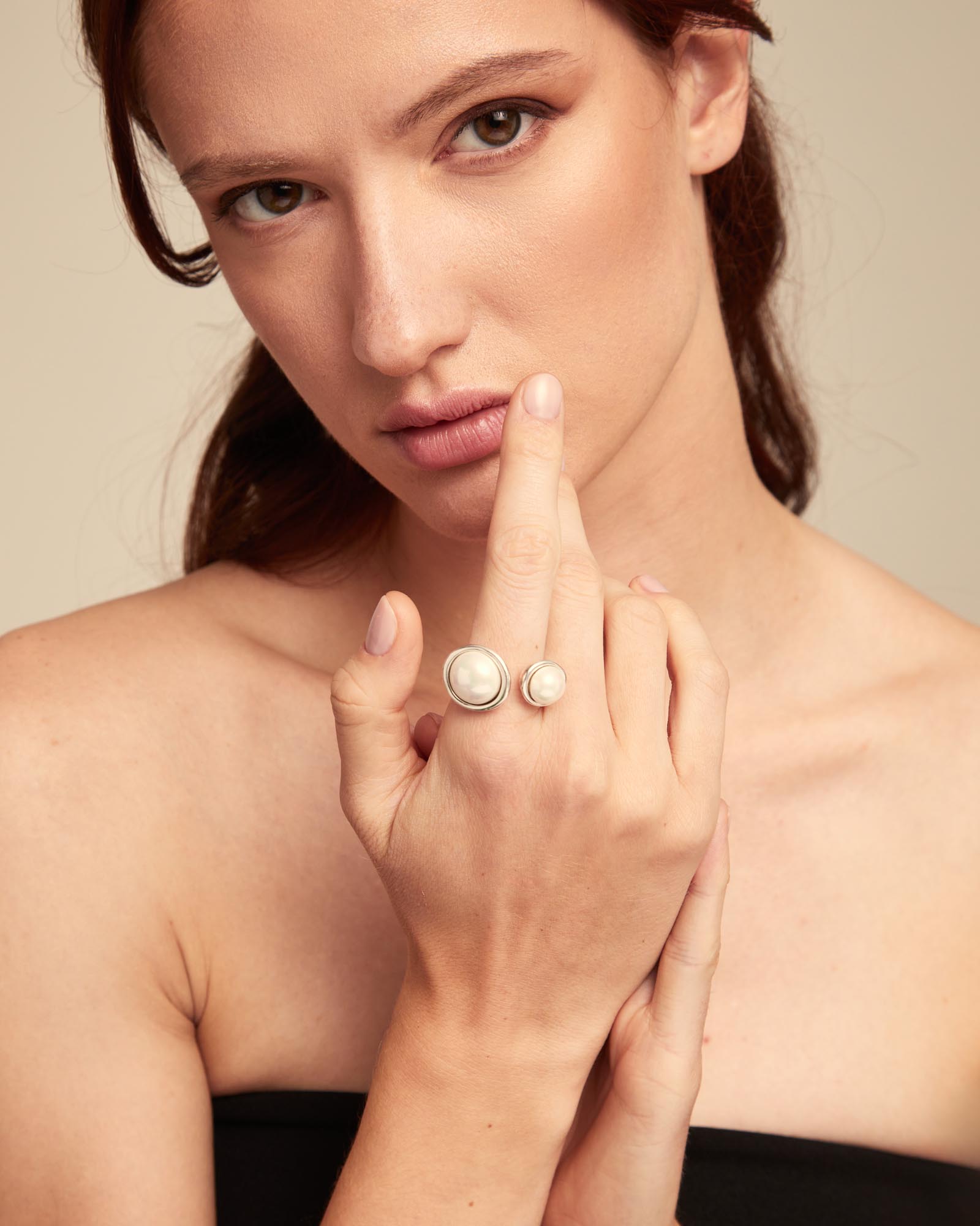 Ring with pearls