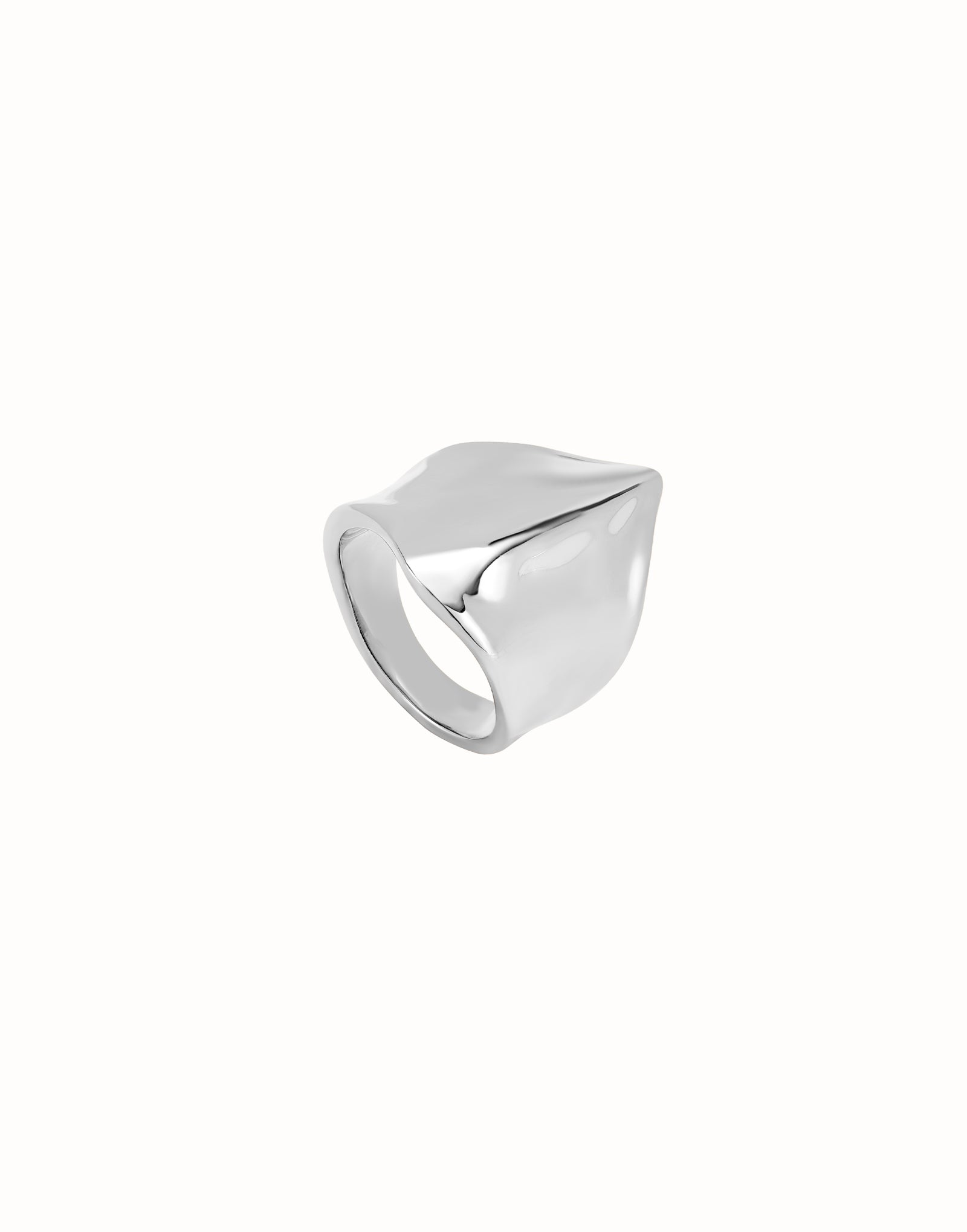 Ring with the shape of a manta ray