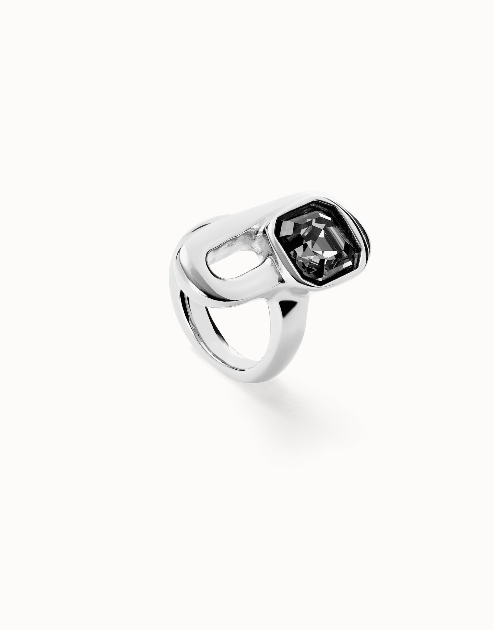 Ring with black crystal