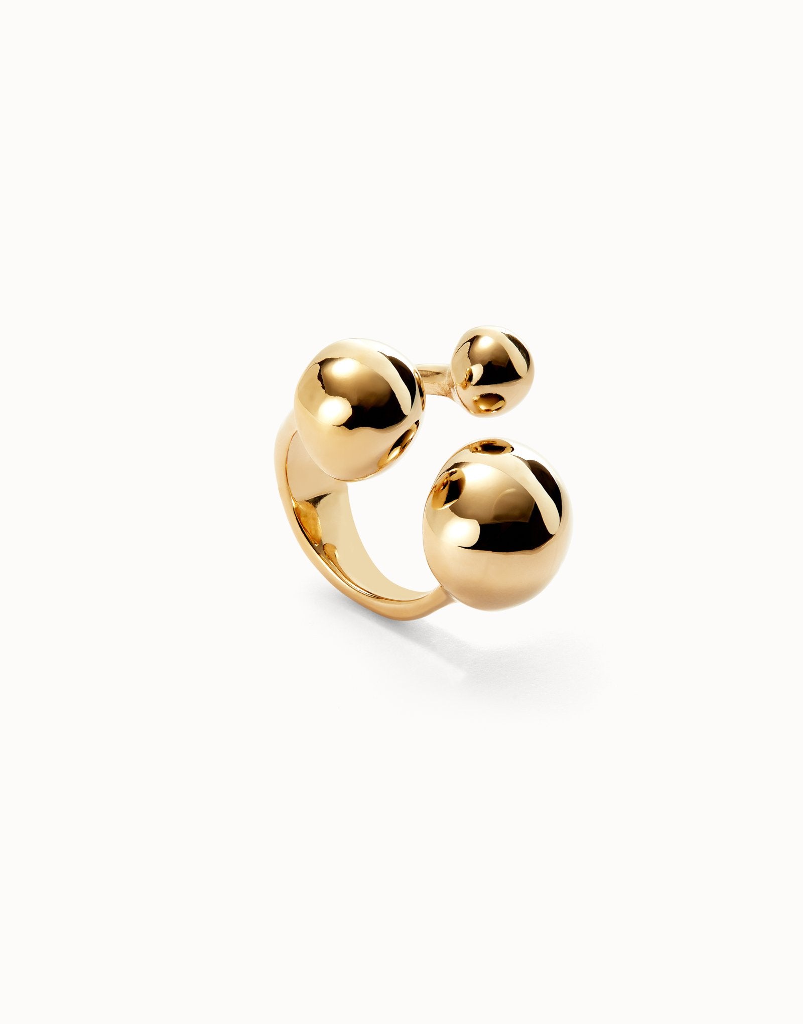 Ring with three bubble-shaped beads