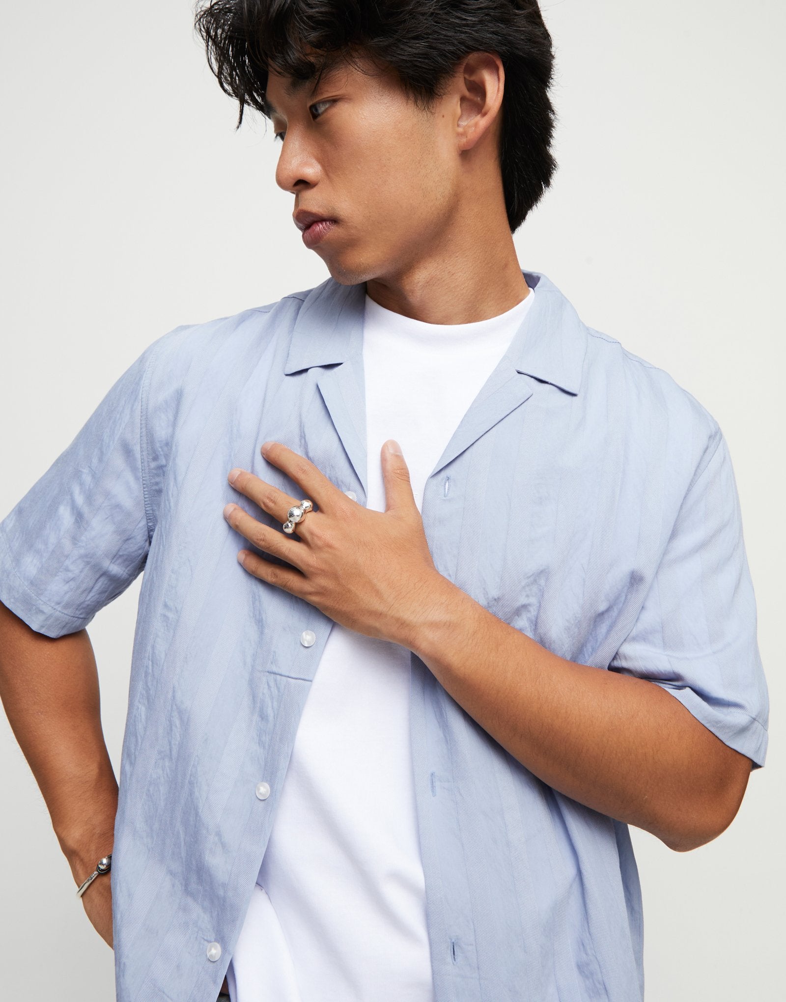 ring with three central beads