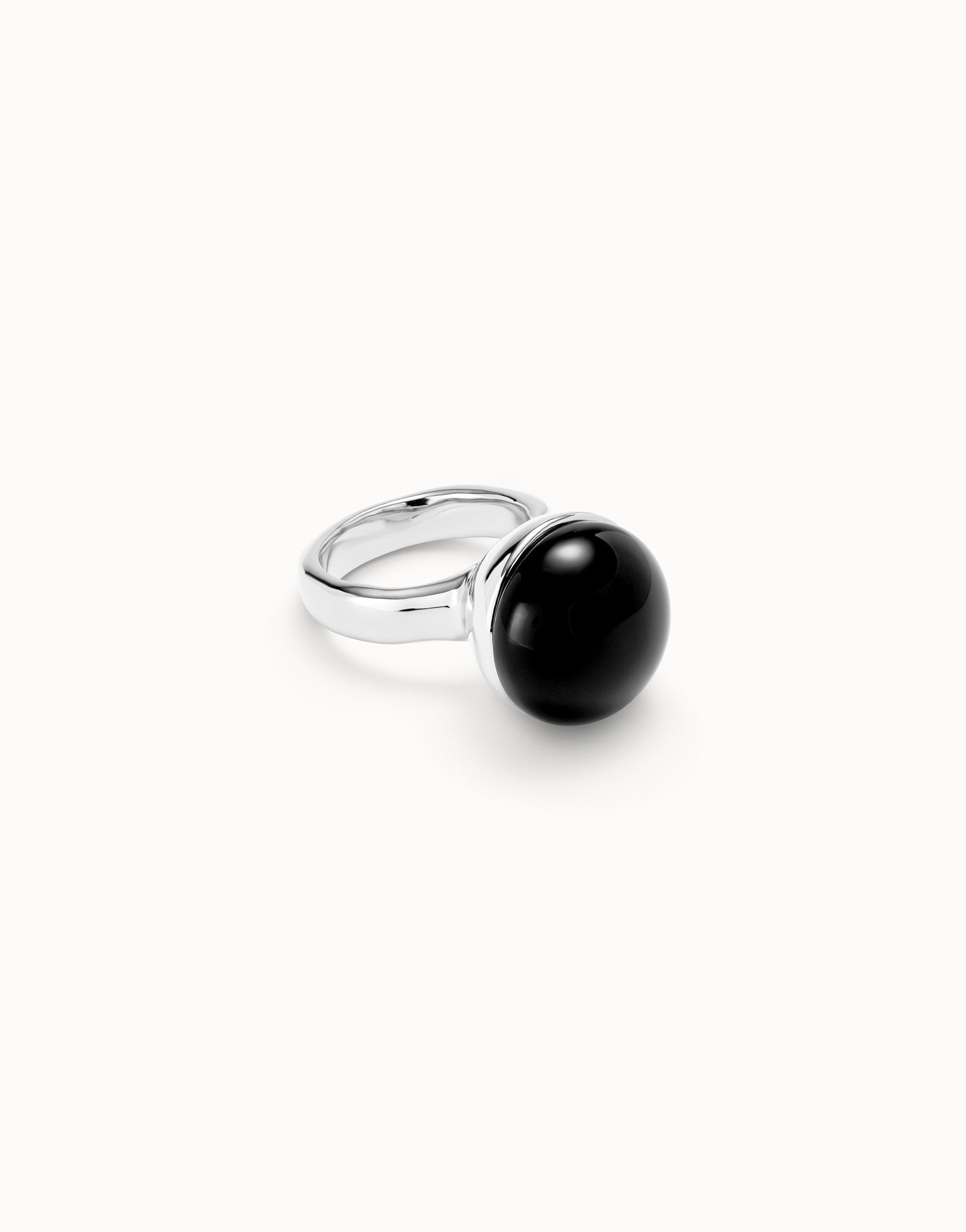 Ring with black murano glass