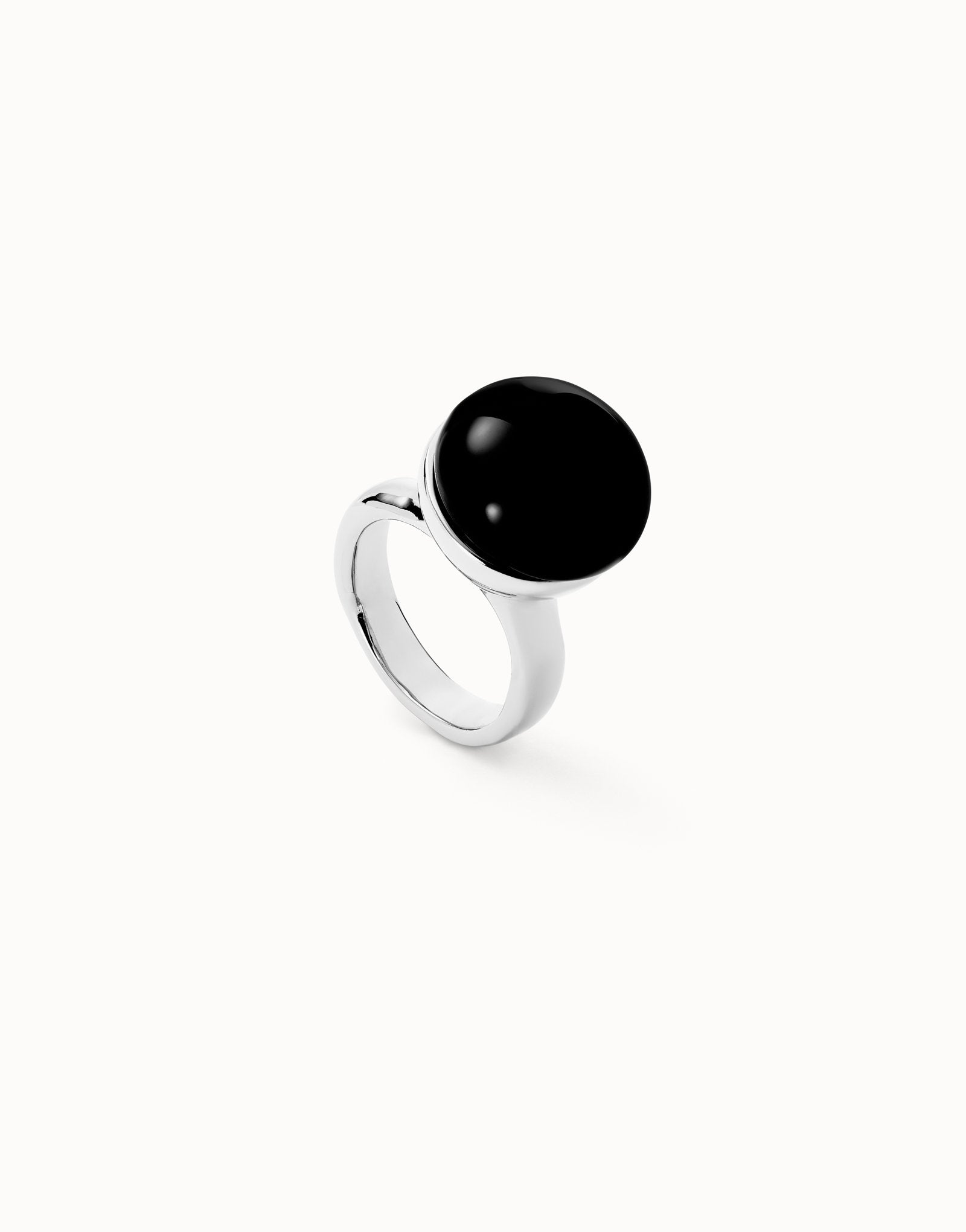 Ring with black murano glass
