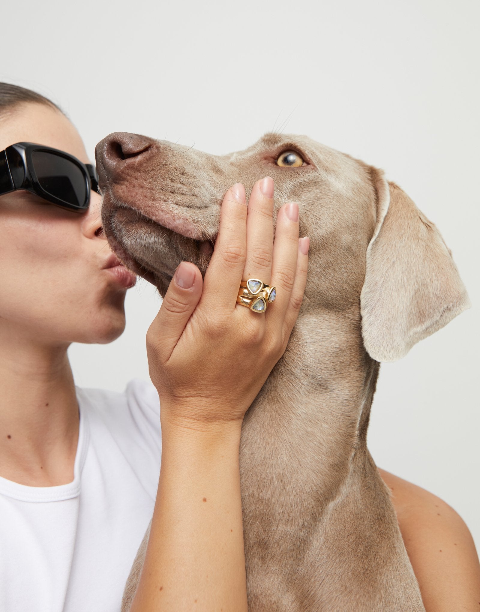 Ring with multicolor crystals