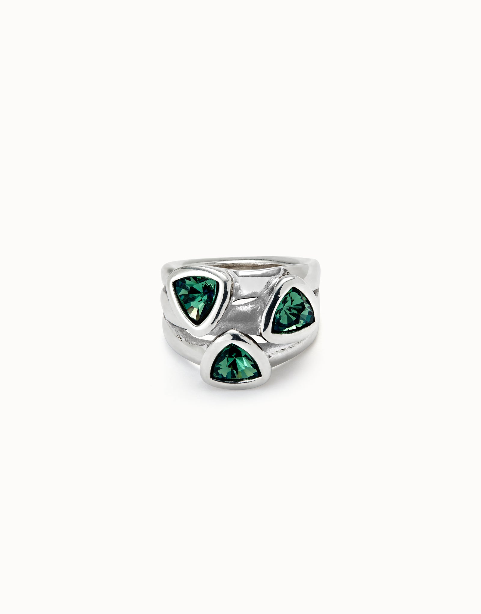 Ring with three green crystals