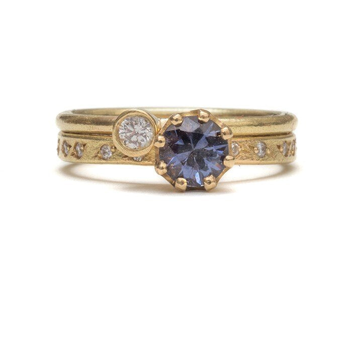 grey-spinel-engagement-ring-in-18k-gold