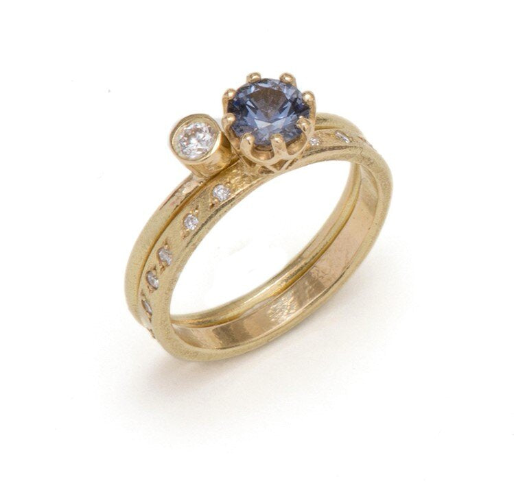 grey-spinel-engagement-ring-in-18k-gold