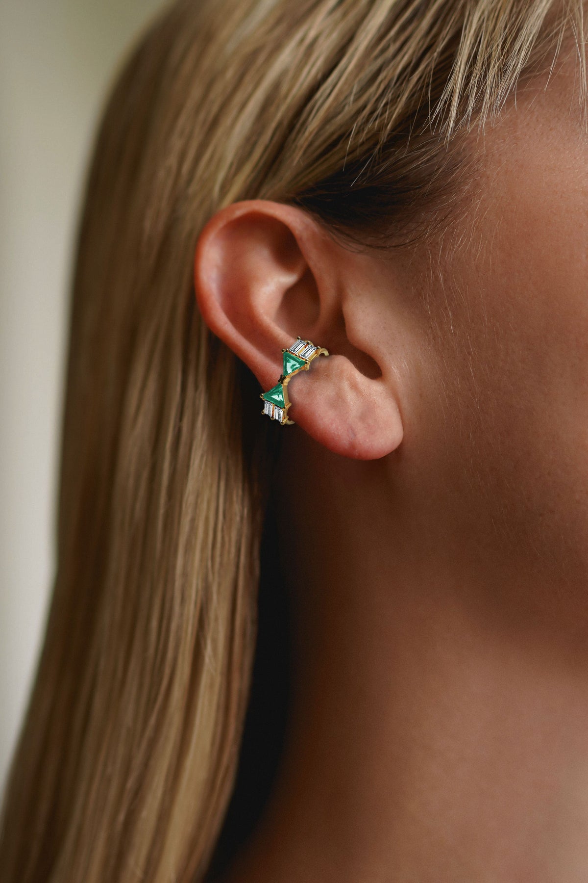 ATLANTE EMERALD EAR CUFF
