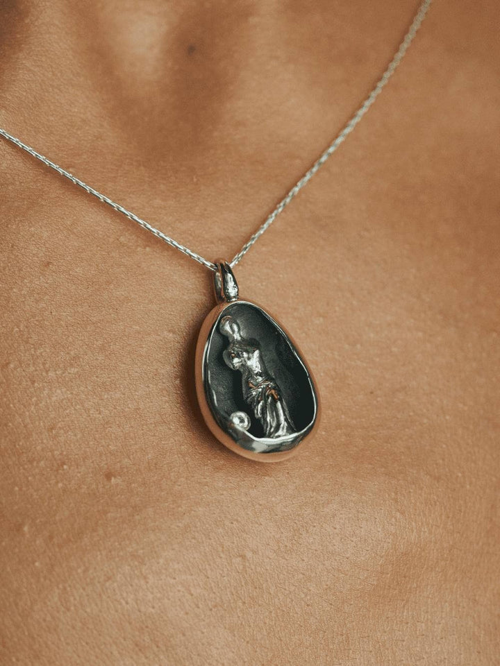 venus-de-milo-pendant